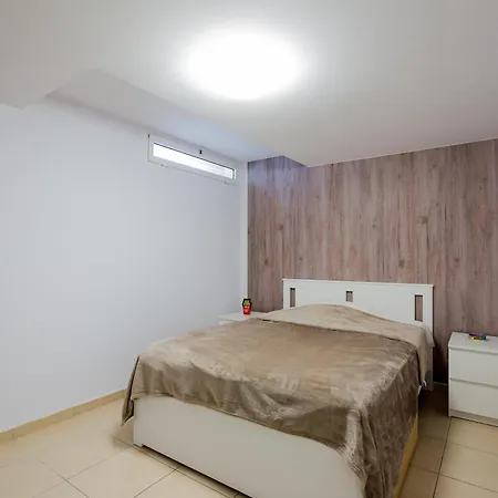Modern Family Townhouse Апартаменты Адехе