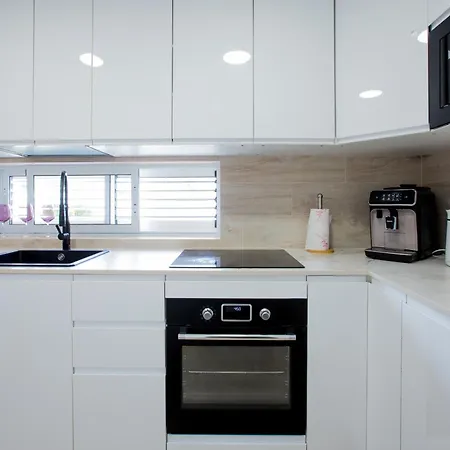 Modern Family Townhouse Адехе