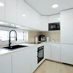Modern Family Townhouse Апартаменти *