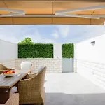 Modern Family Townhouse Апартаменти *