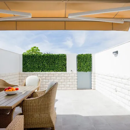 Modern Family Townhouse アパート *